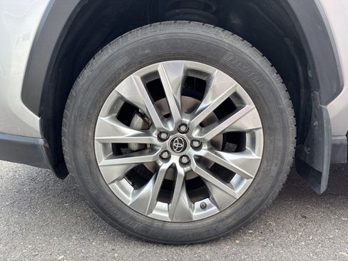 Used 2019 Toyota RAV4 XLE Premium w/ Cold Weather Package AWD/4WD image 11