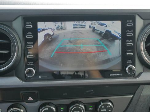 Used 2020 Toyota Tacoma TRD Sport AWD/4WD image 31