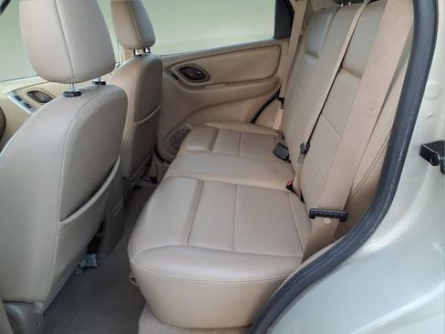 Used 2005 Ford Escape Limited image 12