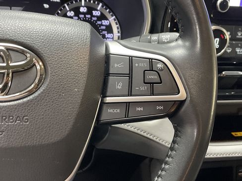 Used 2023 Toyota Highlander XLE FWD image 20