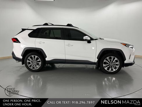Used 2019 Toyota RAV4 XLE Premium AWD/4WD image 5