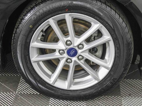 Used 2018 Ford Focus SE w/ Cold Weather Package image 12