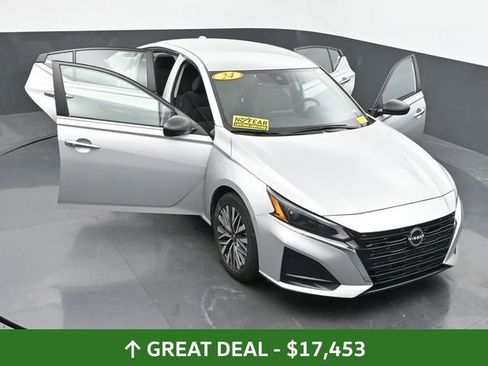 Used 2024 Nissan Altima 2.5 SV image 61