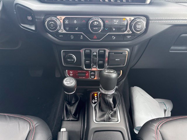Used 2025 Jeep Wrangler Unlimited Rubicon AWD/4WD image 16