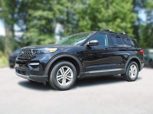 Used 2022 Ford Explorer XLT w/ Equipment Group 202A AWD/4WD image 3