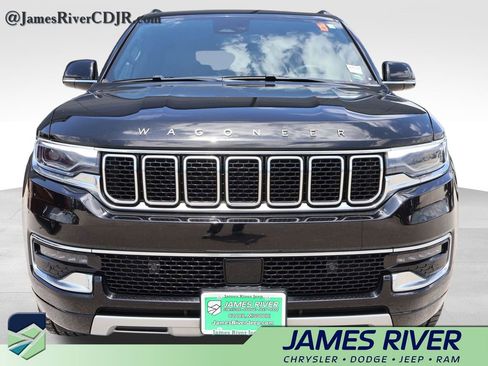 Used 2024 Jeep Wagoneer Series II w/ Flexible Seating Group RWD image 7