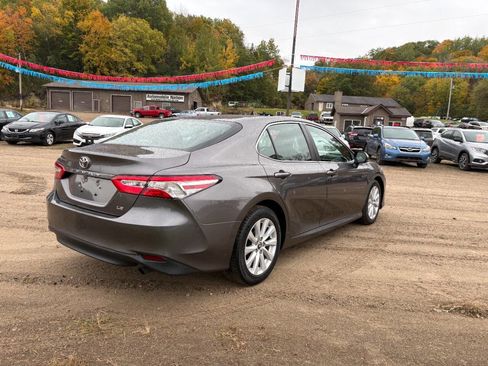 Used 2018 Toyota Camry LE image 15