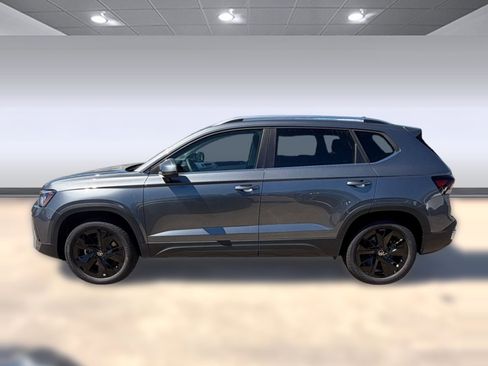 New 2026 Volkswagen Taos SE image 2
