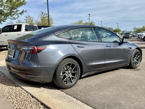 Used 2023 Tesla Model 3 Standard Range image 3