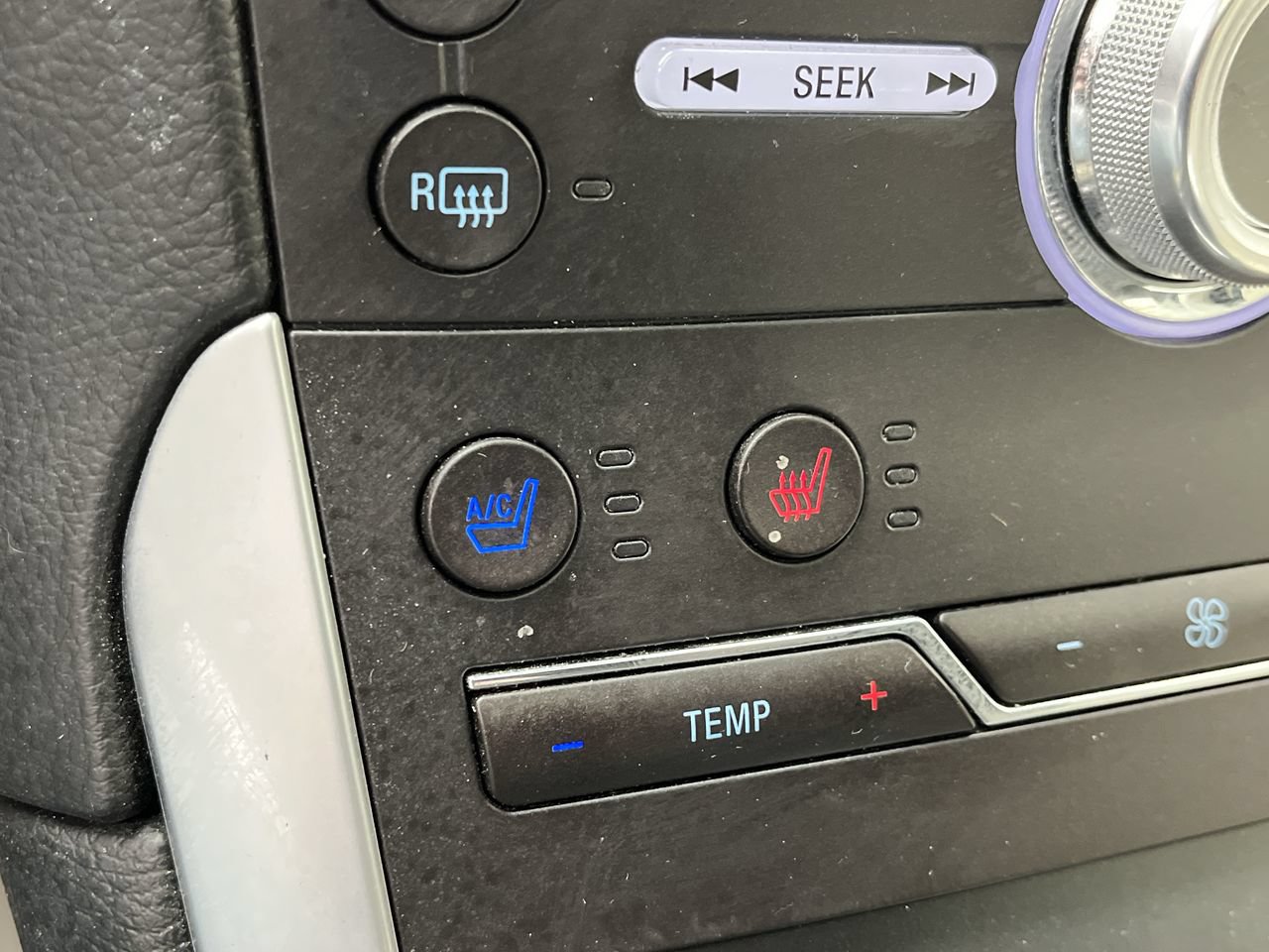 Used 2018 Ford Edge Titanium w/ Equipment Group 302A AWD/4WD image 24