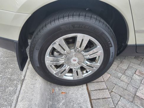 Used 2013 Cadillac SRX Luxury FWD image 47