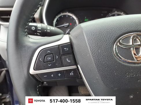 Used 2022 Toyota Highlander XLE AWD/4WD image 17