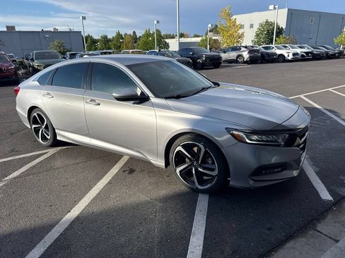 Used 2018 Honda Accord Sport image 2