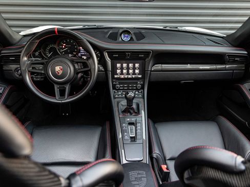 Certified 2019 Porsche 911 Speedster RWD image 22
