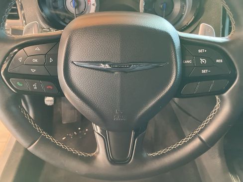 Used 2017 Chrysler 300 S image 15