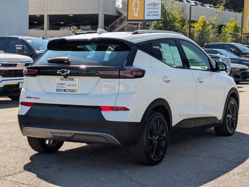 Used 2023 Chevrolet Bolt EUV LT w/ Convenience Package image 5