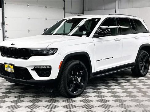 Used 2024 Jeep Grand Cherokee Limited w/ Luxury Tech Group II AWD/4WD image 12