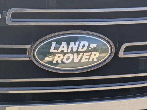 Certified 2025 Land Rover Range Rover SE image 33