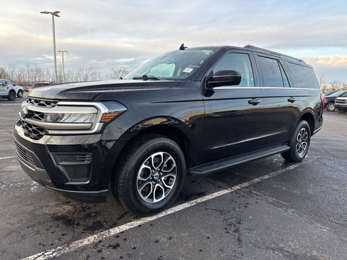 Used 2024 Ford Expedition Max XLT image 2