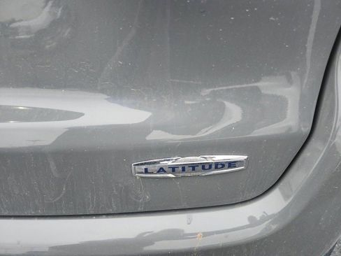 Used 2023 Jeep Compass Latitude image 9