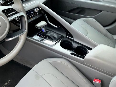 Used 2023 Hyundai Elantra SEL w/ Convenience Package FWD image 15