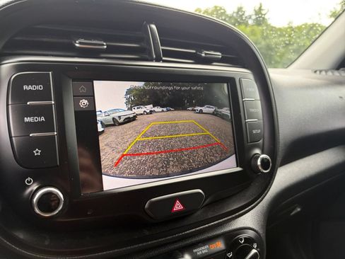 Used 2025 Kia Soul LX w/ LX Technology Package FWD image 22