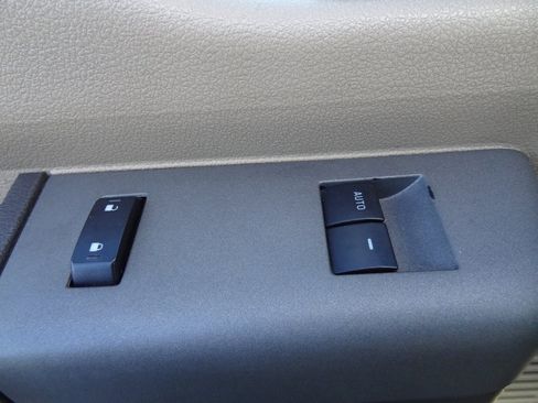 Used 2012 Ford F250 XLT w/ XLT Interior Pkg image 8