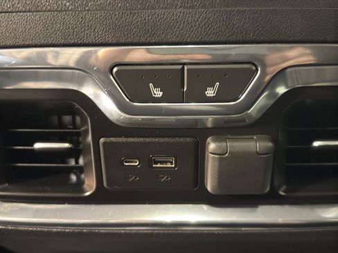 Used 2023 GMC Sierra 2500 SLT w/ SLT Premium Package image 16