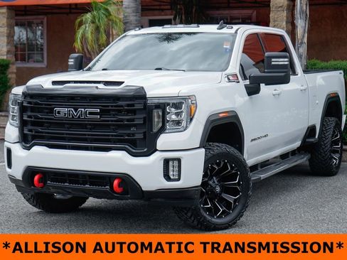 Used 2020 GMC Sierra 2500 SLE w/ Preferred Package AWD/4WD image 4