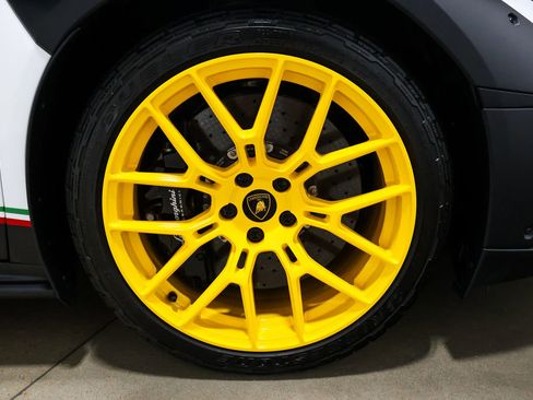 Used 2024 Lamborghini Huracan Sterrato AWD/4WD image 24