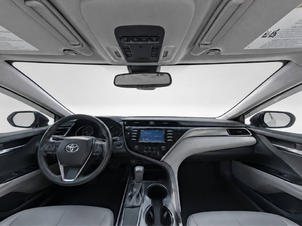 Used 2018 Toyota Camry SE w/ Moonroof Package FWD image 11