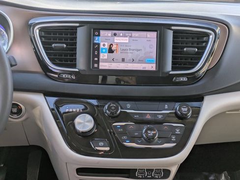 Used 2023 Chrysler Voyager LX image 16