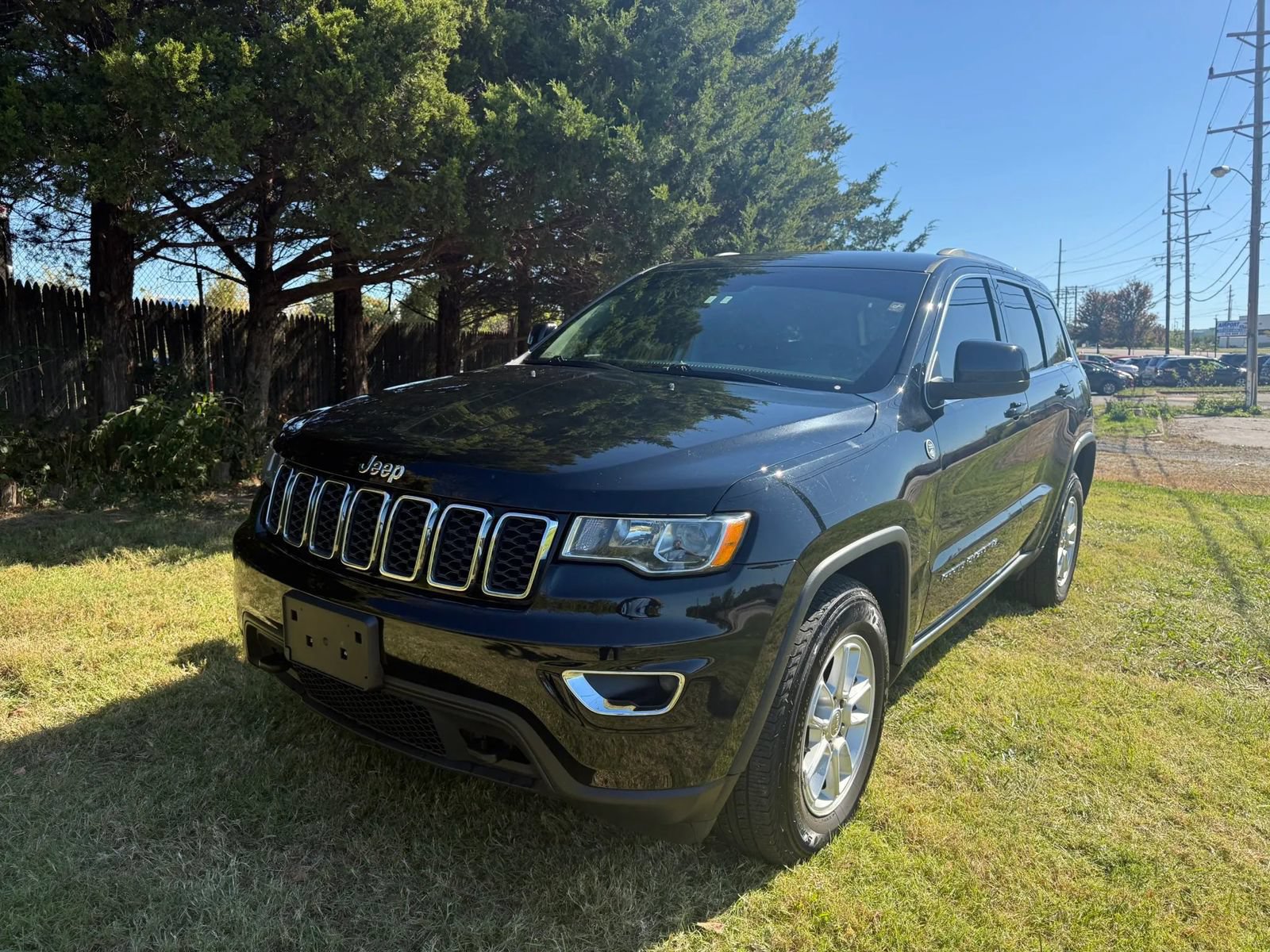 Used 2019 Jeep Grand Cherokee Laredo AWD/4WD image 1