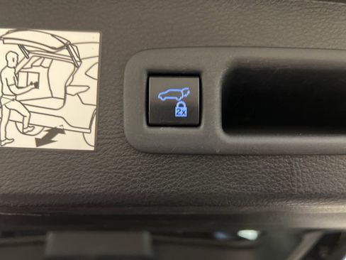 Used 2022 Toyota Sienna XSE image 30