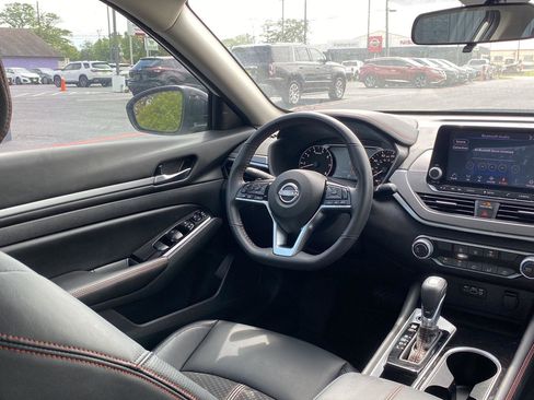 Used 2025 Nissan Altima 2.5 SR FWD image 13