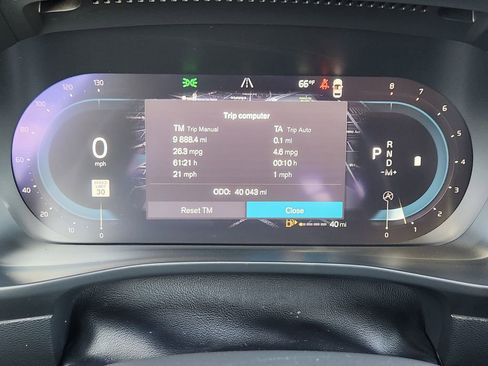 Used 2023 Volvo XC40 B5 Plus w/ Climate Package image 7