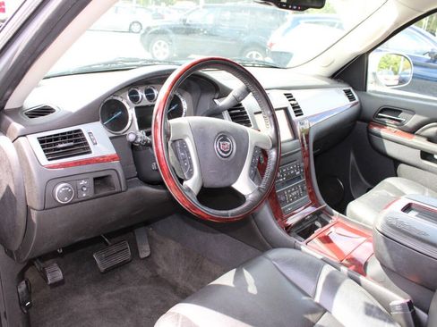Used 2013 Cadillac Escalade ESV Luxury AWD/4WD image 13