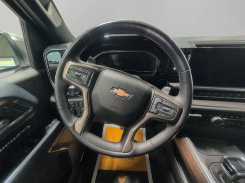 Used 2023 Chevrolet Silverado 1500 High Country w/ Technology Package image 12