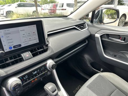 Used 2025 Toyota RAV4 XLE FWD image 22