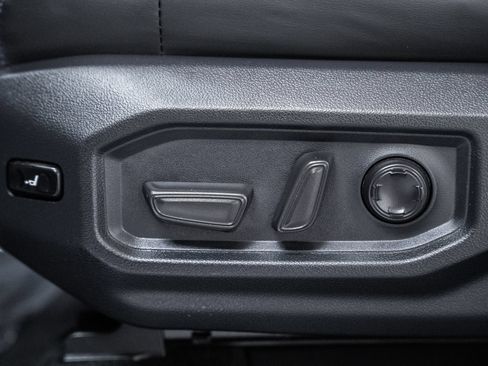 Used 2024 Toyota Tundra Platinum AWD/4WD image 47