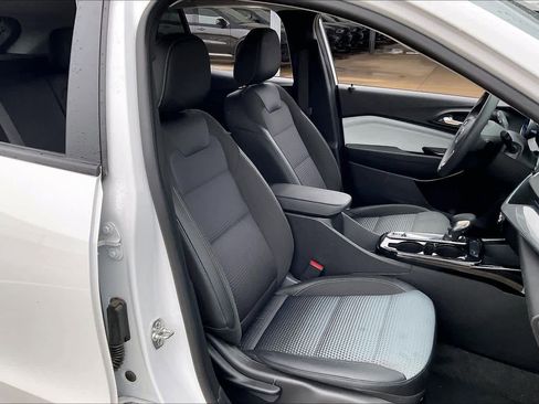 Certified 2025 Chevrolet Trax LT image 10