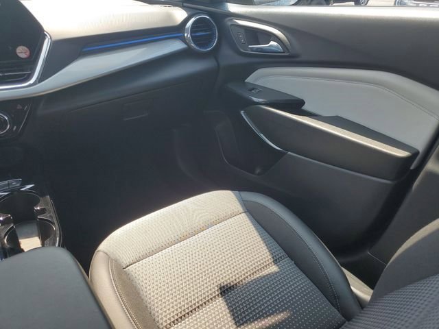 Used 2025 Chevrolet Trax LT FWD image 25