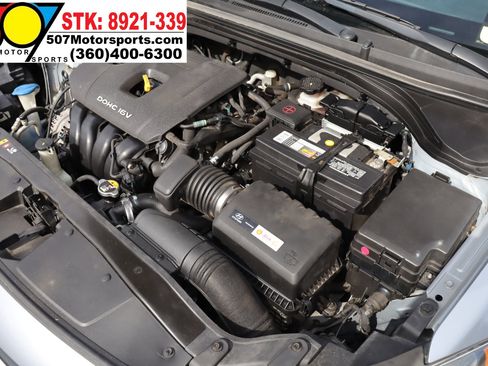 Used 2017 Hyundai Elantra SE image 19