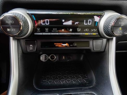 Used 2022 Toyota RAV4 XLE image 18