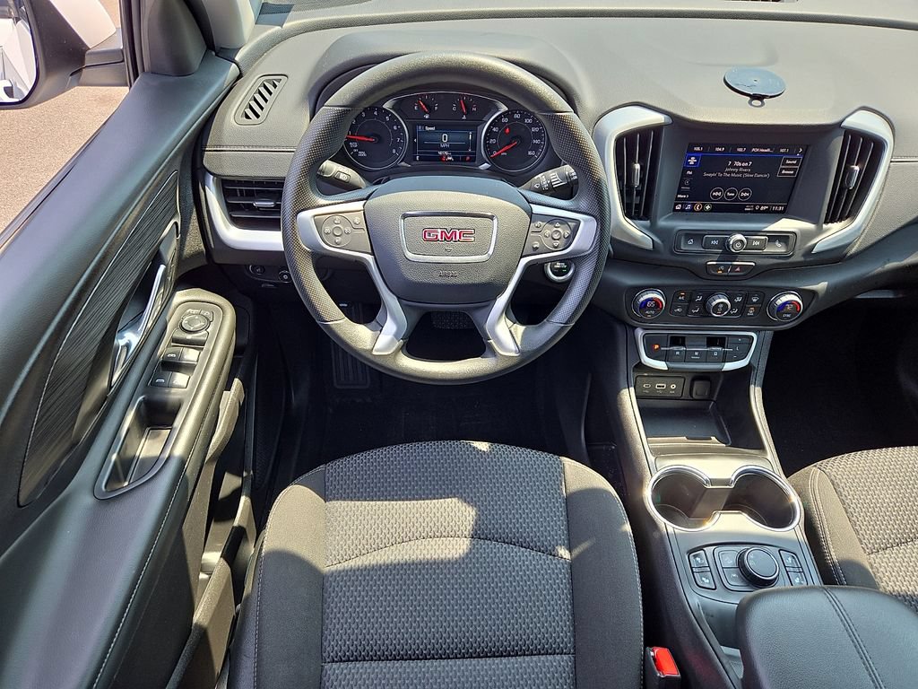 Used 2024 GMC Terrain SLE w/ Driver Convenience Package FWD image 11