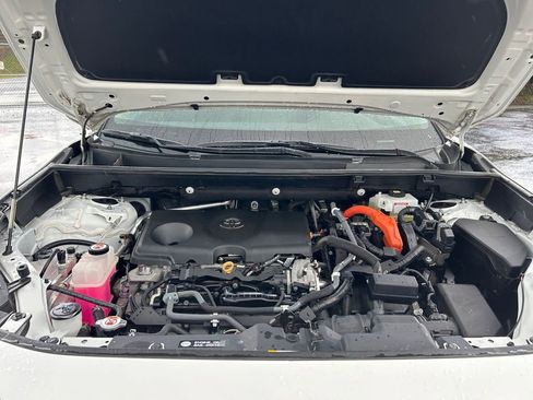 Used 2021 Toyota RAV4 LE image 29