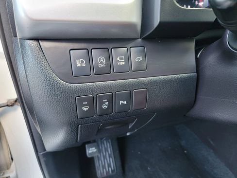 Used 2017 Toyota Highlander AWD V6 image 22