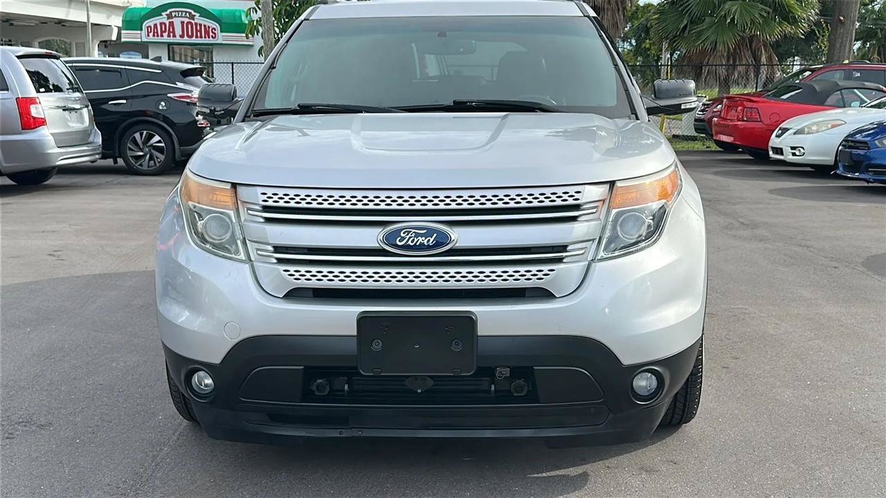 Used 2014 Ford Explorer XLT w/ Equipment Group 202A AWD/4WD image 4