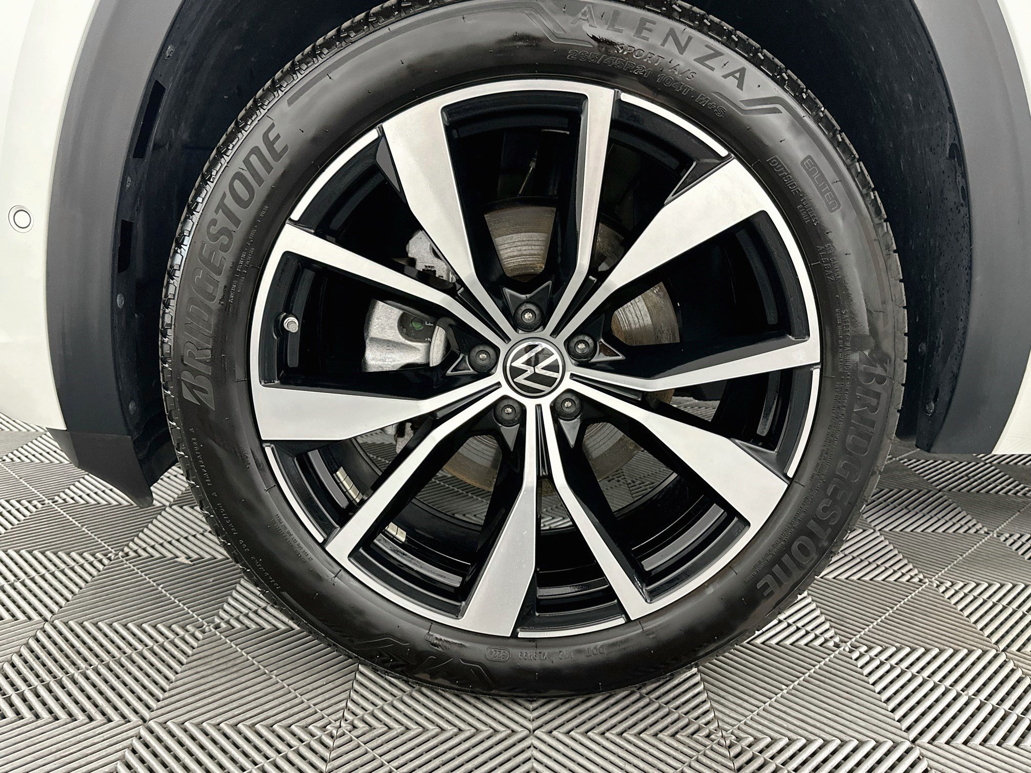 Used 2025 Volkswagen Atlas SEL Premium R-Line AWD/4WD image 38