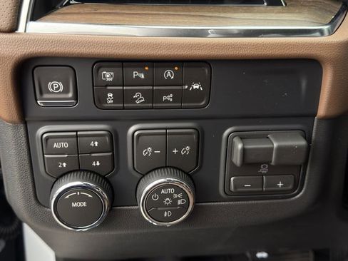 New 2026 Chevrolet Tahoe High Country w/ Sun And Tow Package AWD/4WD image 18